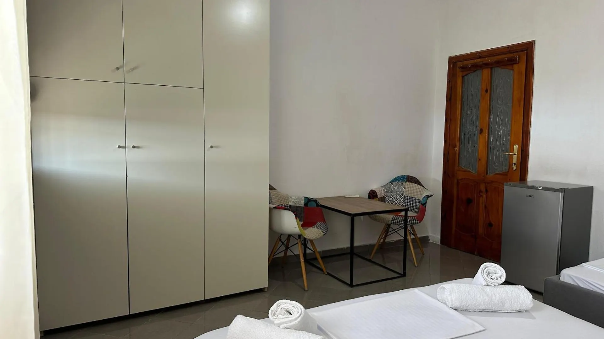 Vila Sosana Qeparo 0*,